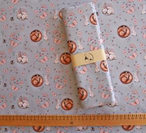 Tissu lapins, papillons and co fond eucalyptus